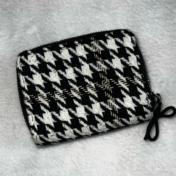 Betsey Johnson Zip Around Houndstooth Wallet - NEW - Picture 2 of 4